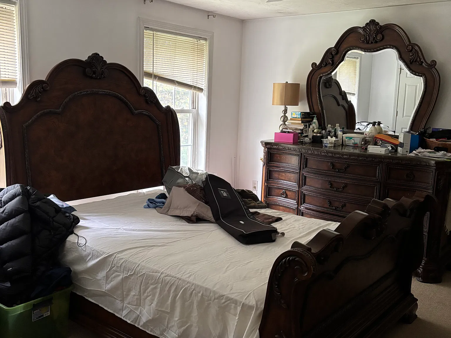 4 bed, 2.5 bath, 3122 sqft, $800 — Photo 1