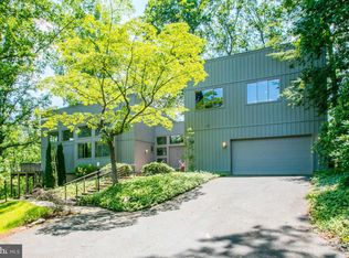 9715 Mill Run Dr, Great Falls, VA 22066