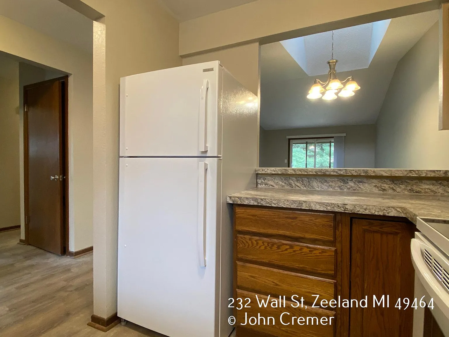 3 bed, 1.5 bath, 1700 sqft, $1,998 — Photo 4