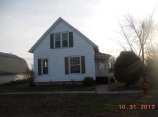 335 N 5th St, Capron, IL 61012