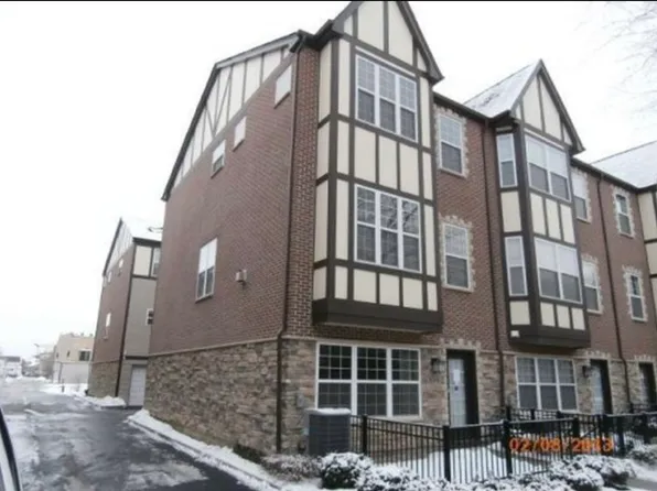 104 S Myrtle Ave, Villa Park, IL 60181
