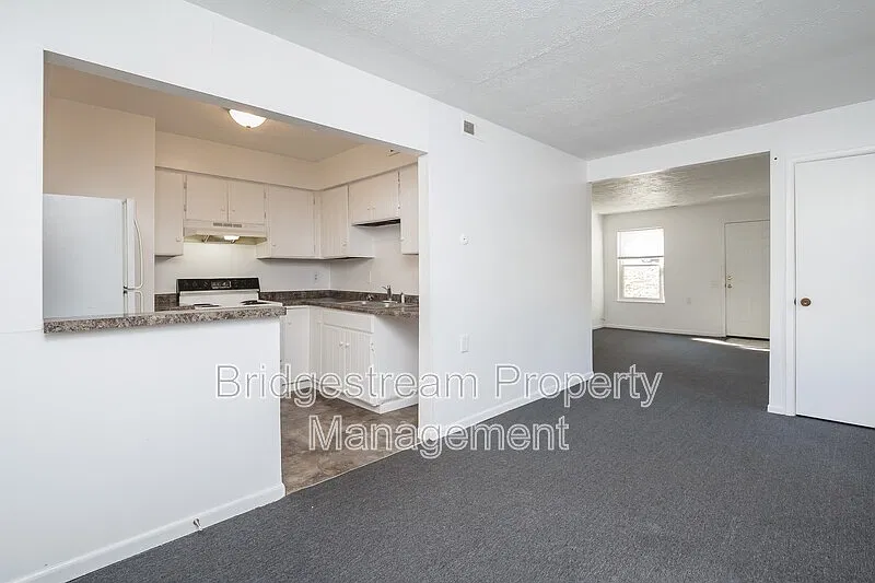 2 bed, 1.5 bath, $995 — Photo 1