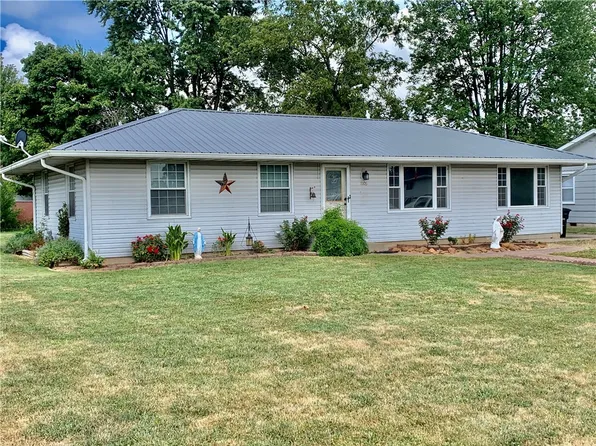 1105 N Merchant St, Effingham, IL 62401