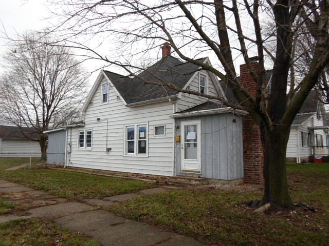 1st image of 400 Tanguy St