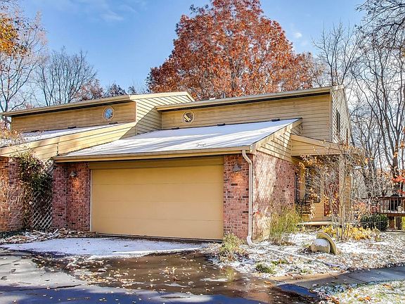 2nd image of 42W231 Retreat Ct