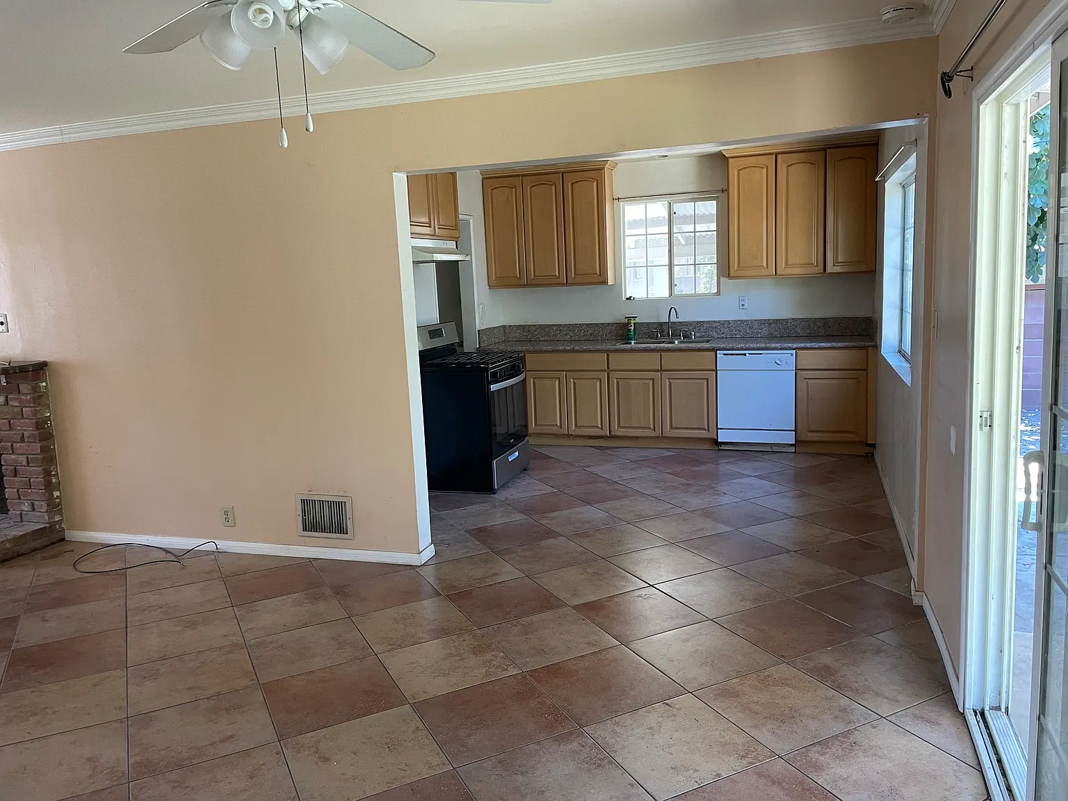 4 bed, 1458 sqft, $3,850 — Photo 1