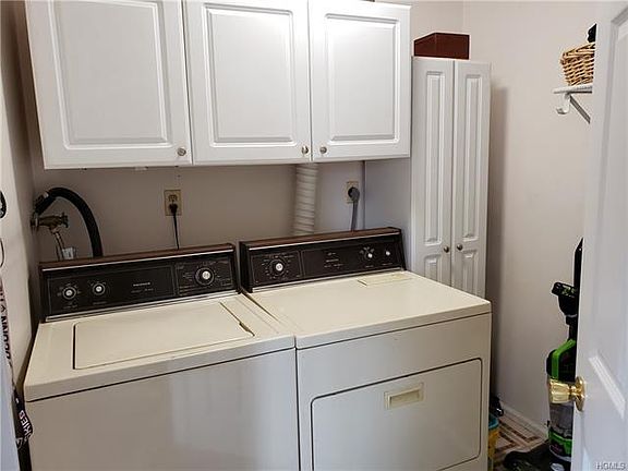 4th image of 52 Brookside Dr W