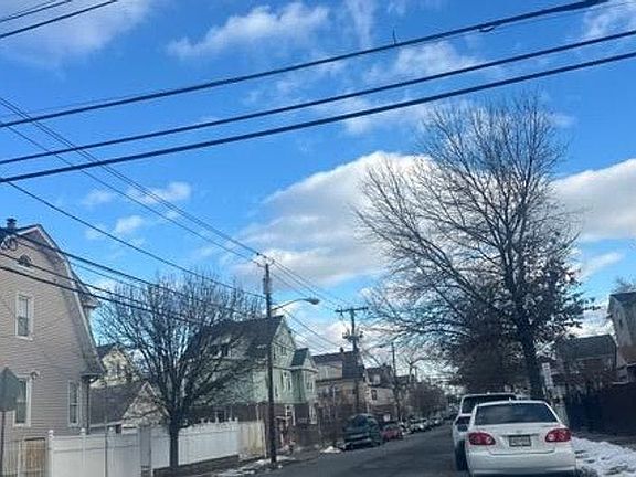 4th image of 325-327 N 11th St