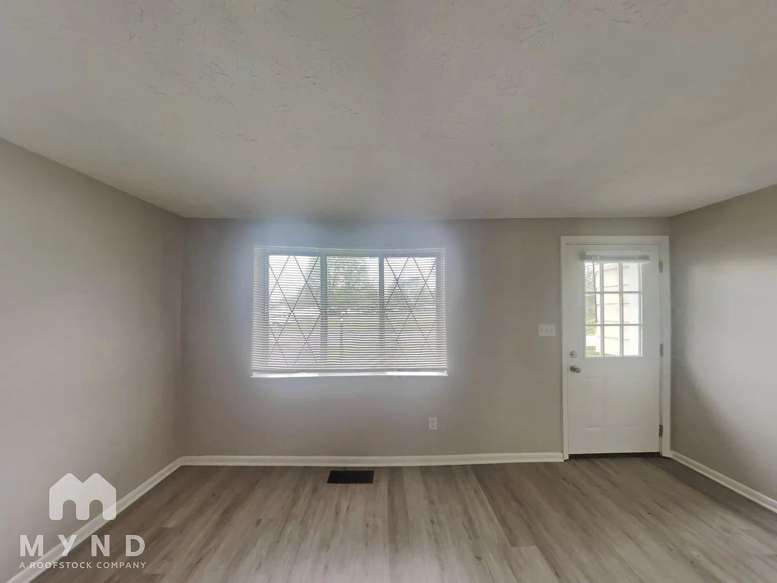 3 bed, 1.0 bath, 1192 sqft, $1,795 — Photo 4