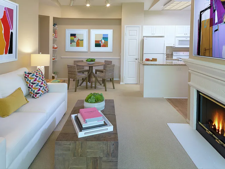 Monte Vista Apartment Homes — Photo 8