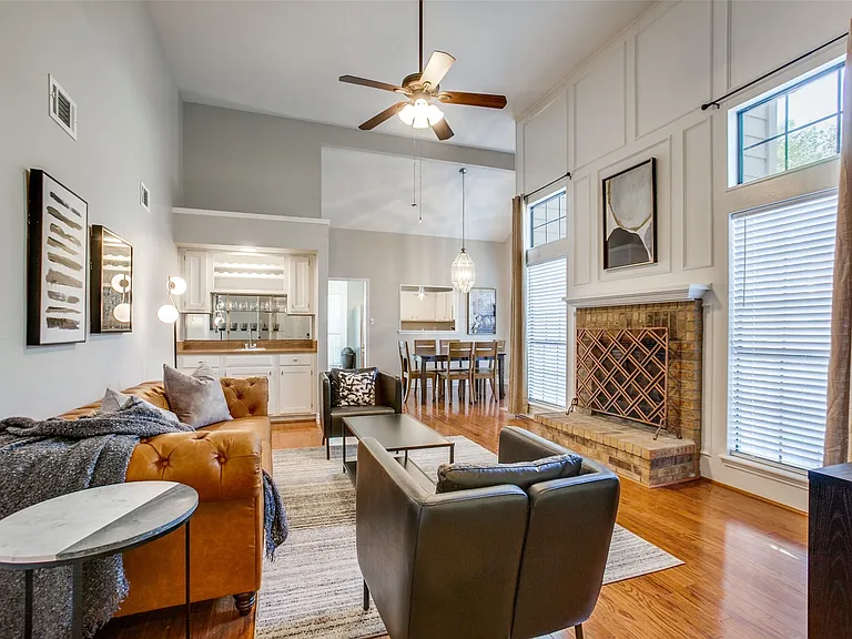 4436 Odessa Dr — Photo 2