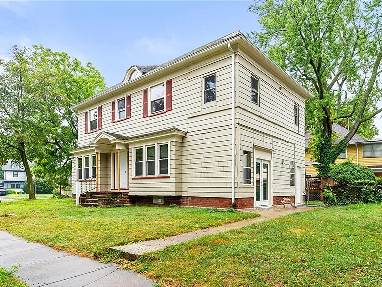 19 Genesee Park Blvd — Photo 2