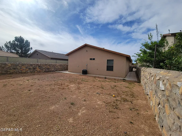 14211 Otter Point Dr — Photo 54
