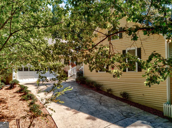 2950 Canon Ct, Cumming, GA 30041