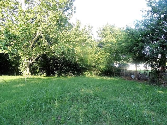 1st image of 523 Lakeside Dr