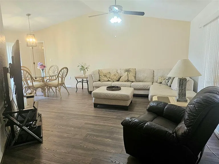 1011 Tropical Ave NW — Photo 8
