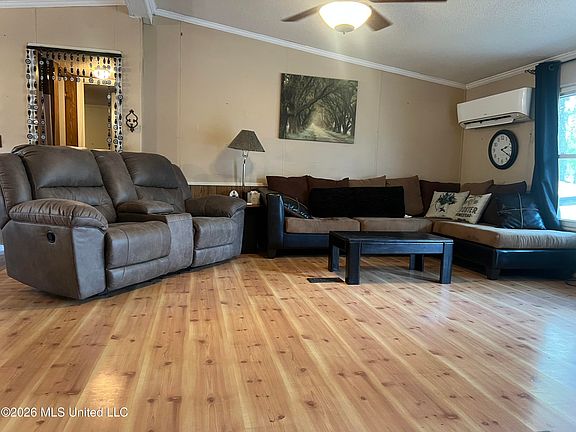 5th image of 176 Dogwood Cir