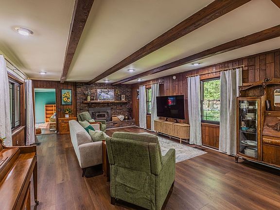 5th image of 924 Spring Valley Rd