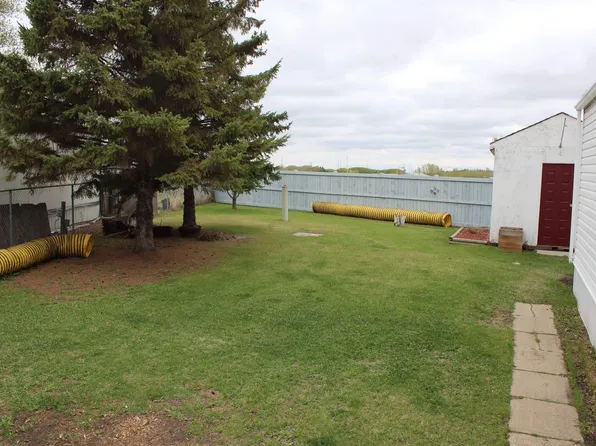 1118 Lakevista Dr, Strathcona County, AB T8H 1J6