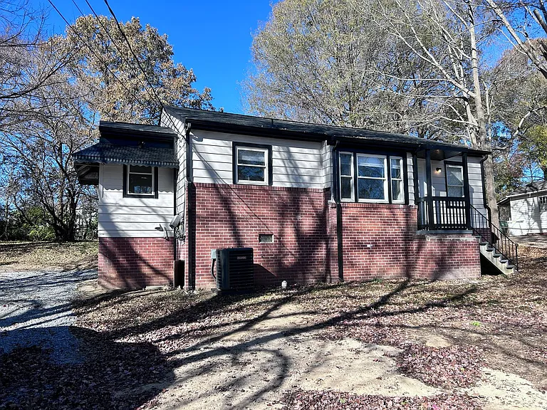 1408 Poston Cir — Photo 1