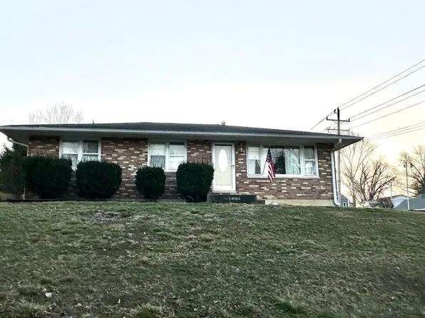 1951 Elmwood Dr E, Quincy, IL 62301