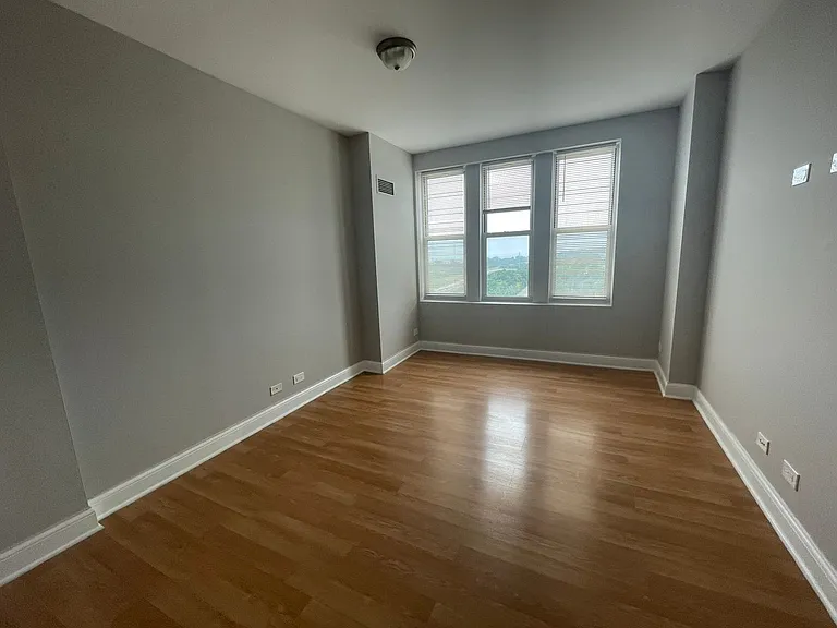 10 N Sheridan Rd. — Photo 17