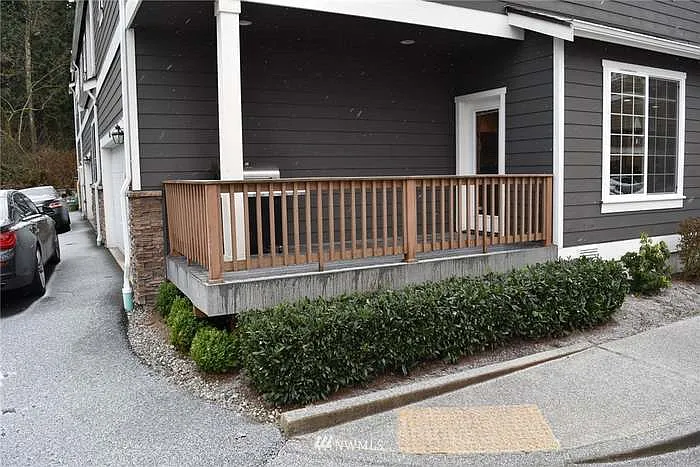 3 bed, 2.5 bath, 1838 sqft, $3,050 — Photo 4