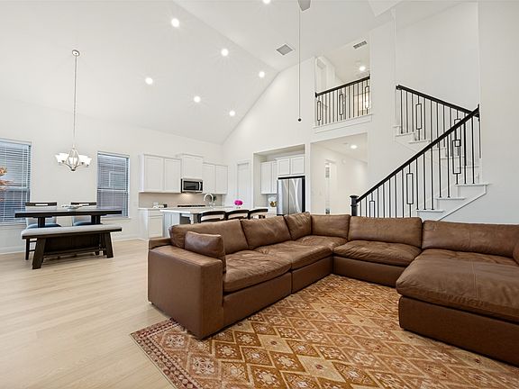 4th image of 2844 Holland Ct