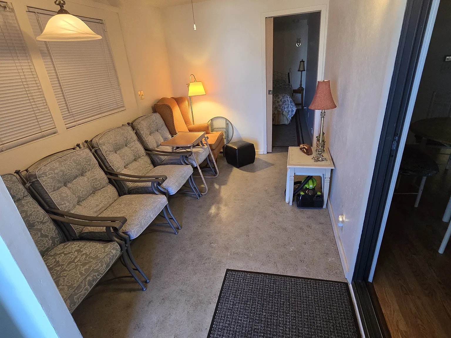 3 bed, 850 sqft, $1,300 — Photo 3