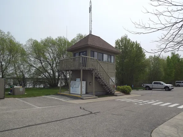 902 Boat Club Dr, Cheboygan, MI 49721