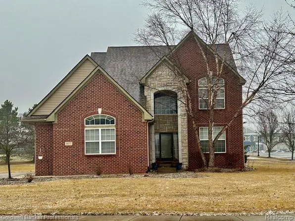 9077 Chambord Dr, Ypsilanti, MI 48197
