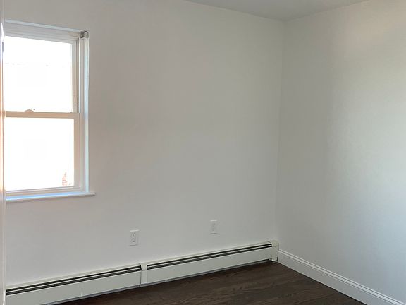 5th image of 126 27th Ave Floor 3