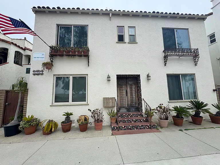 4907 E Ocean Blvd #1 — Photo 2