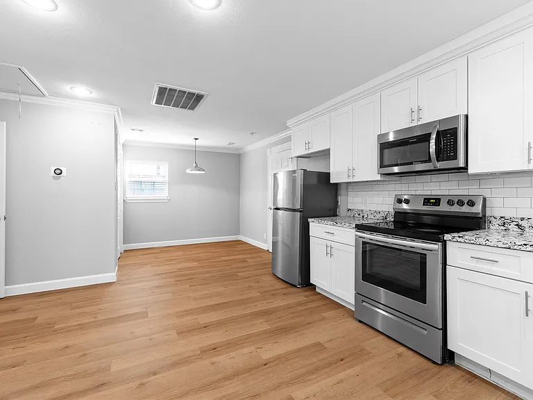1941 Lynnview Dr — Photo 8