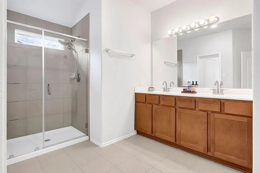 4 bed, 2176 sqft, $2,650 — Photo 1