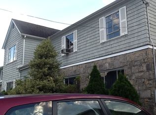 197 Andrews Rd, Mineola, NY 11501