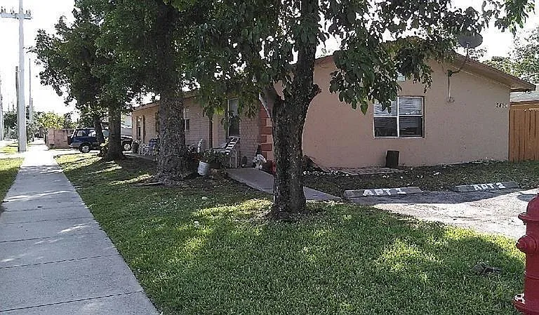 2400 NW 21st St #3 — Photo 1