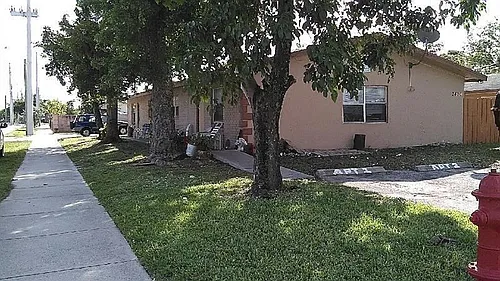 2400 NW 21st St #3 Photo 1