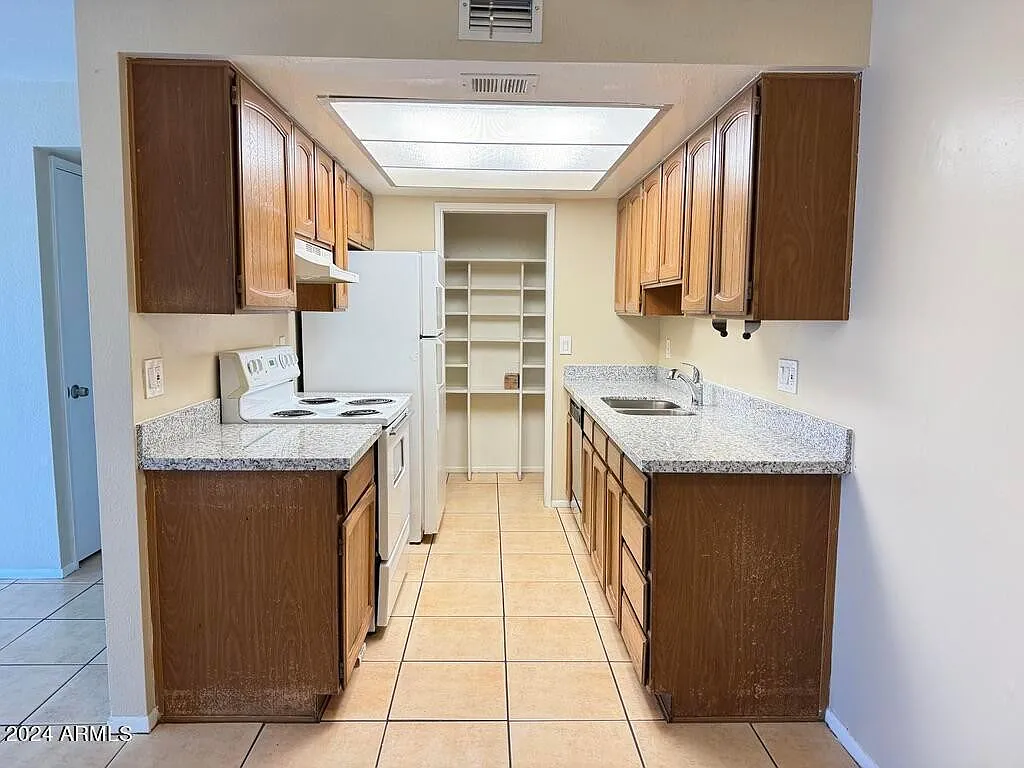 2 bed, 2.0 bath, 1134 sqft, $1,375 — Photo 2
