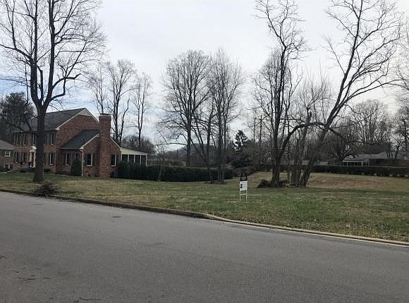 2nd image of 1805 Sherwood Dr