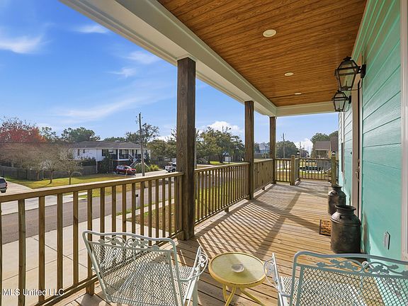 3rd image of 209 White Harbor Rd