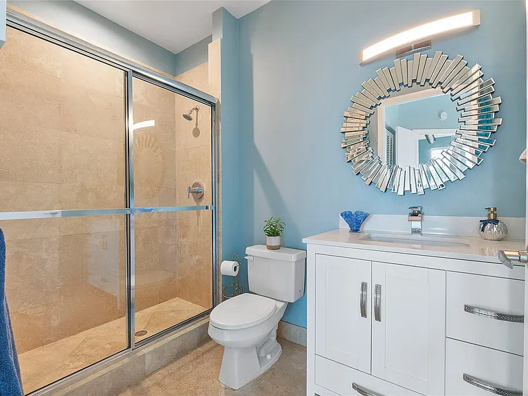 313 NE 2nd St #204 — Photo 9