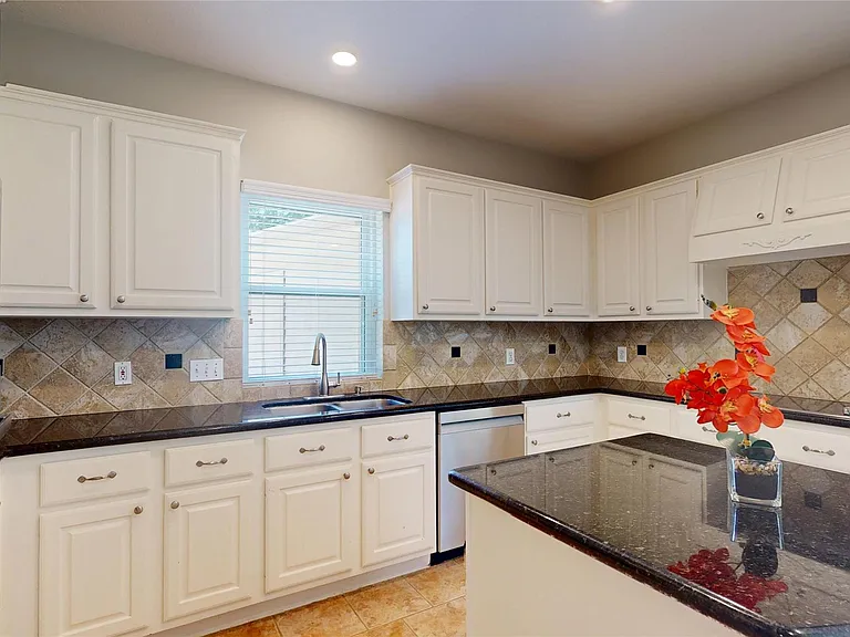 23027 Lodgepoint Dr — Photo 11