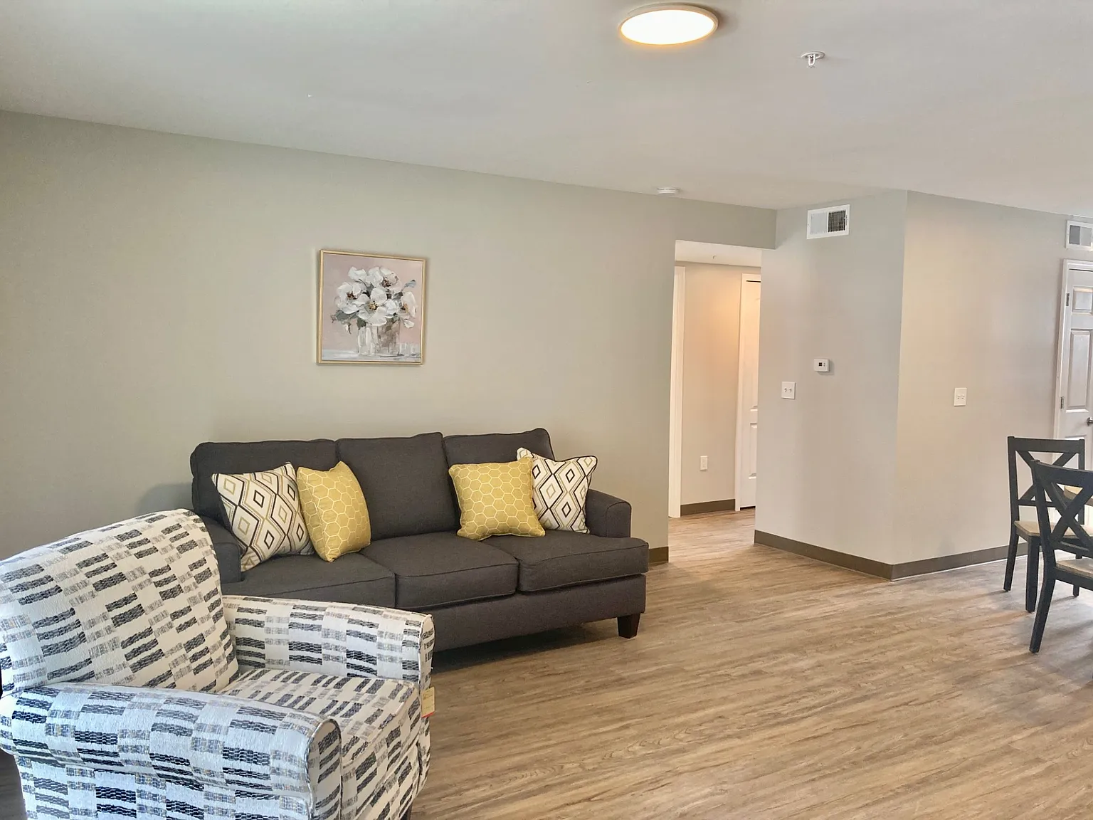 2 bed, 1.0 bath, $1,065 — Photo 2