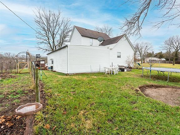 5th image of 4621 Leonard Dr