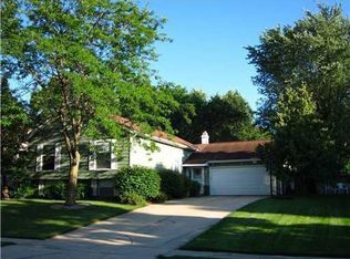 365 Cambridge Dr NE, Cedar Rapids, IA 52402
