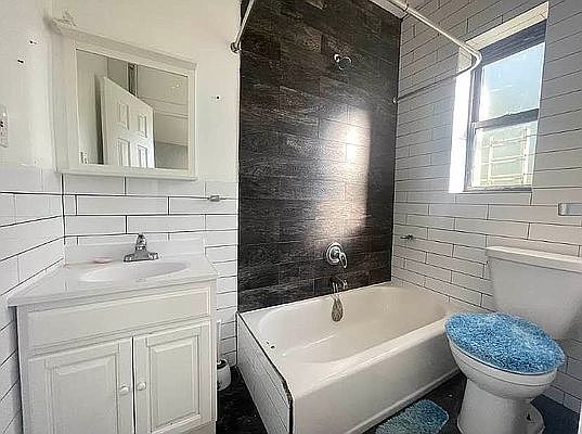 5th image of 2290 Andrews Ave N #3E