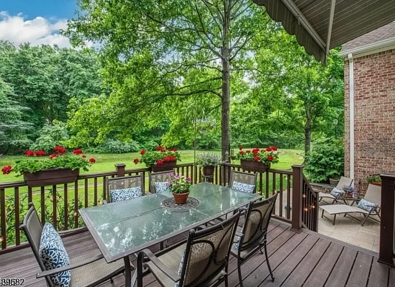 31 Cooper Ln — Photo 3