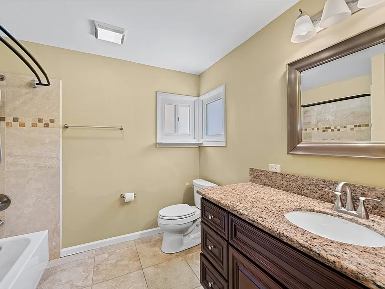 4258 Summit Dr — Photo 35