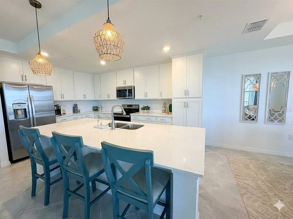 2 bed, 2.0 bath, 1120 sqft, $6,000 — Photo 3
